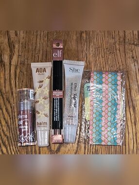 elf Pout Clout Lip Plumping Pen, Lip Gloss, Lip Gloss Holder Keychain BNIB